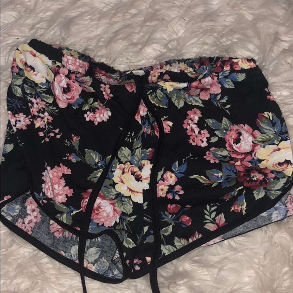 Floral short shorts